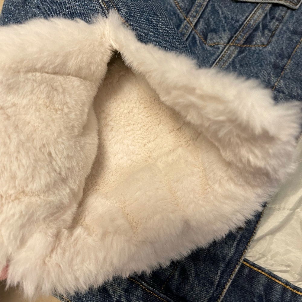 Levi's womens Fur Collar Ex-boyfriend Trucker Jackets - Picture 5 of 14